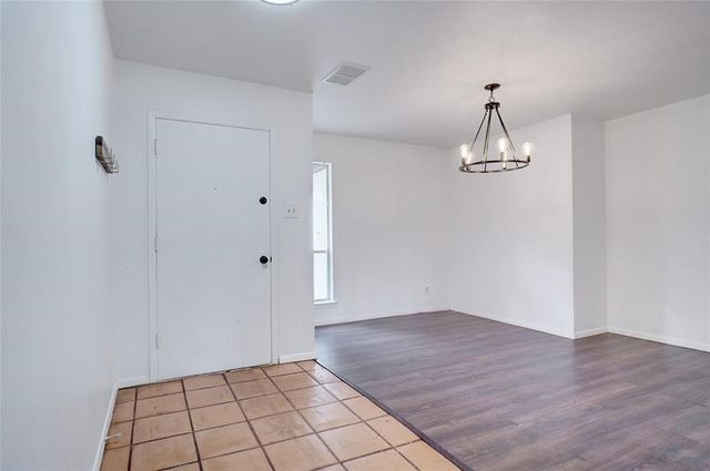 307 Lone Oak Circle, Euless, TX 76039