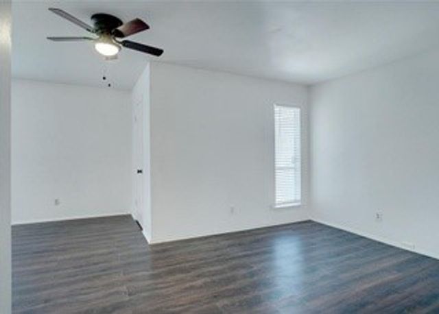 307 Lone Oak Circle, Euless, TX 76039