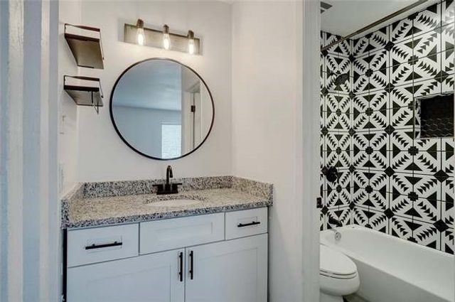 307 Lone Oak Circle, Euless, TX 76039