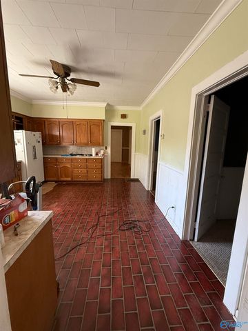 30 W Tuscaloosa Avenue, Gadsden, AL 35904