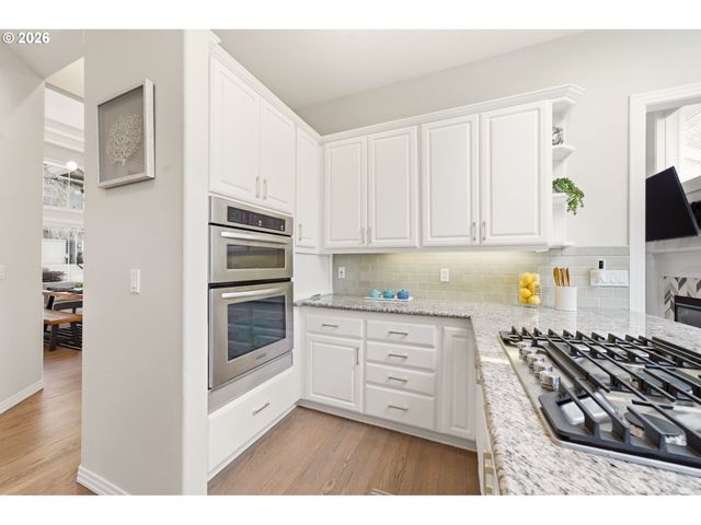 2411 Nw BIRKENDENE St, Portland, OR 97229