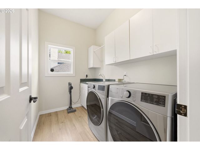 2411 Nw BIRKENDENE St, Portland, OR 97229