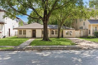 5119 Patrick Henry, Bellaire, TX 77401