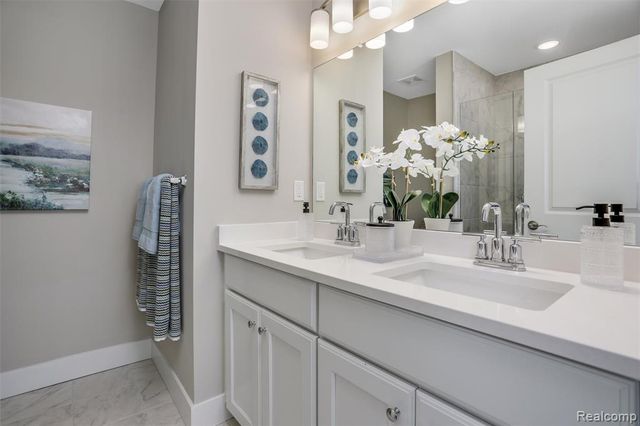 755 Canterbury Lane, Troy, MI 48085