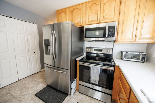 3112 W GREEN ACRE DR, West Jordan, UT 84088