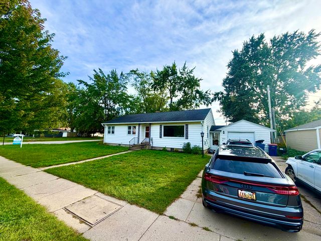 1135 W Summit Avenue, Roosevelt Park City, MI 49441