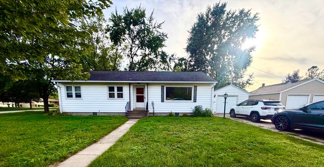 1135 W Summit Avenue, Roosevelt Park City, MI 49441