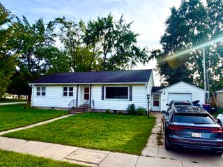 1135 W Summit Avenue, Roosevelt Park City, MI 49441