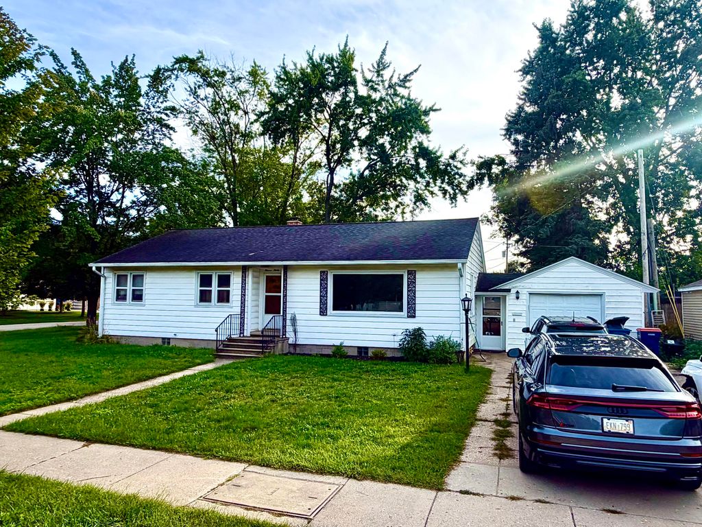 1135 W Summit Avenue, Roosevelt Park City, MI 49441