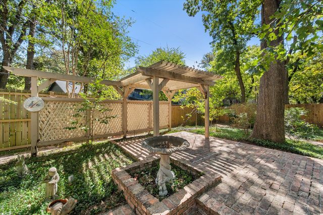 1009 Dobbins Road, Corsicana, TX 75110