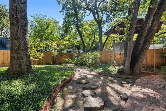 1009 Dobbins Road, Corsicana, TX 75110