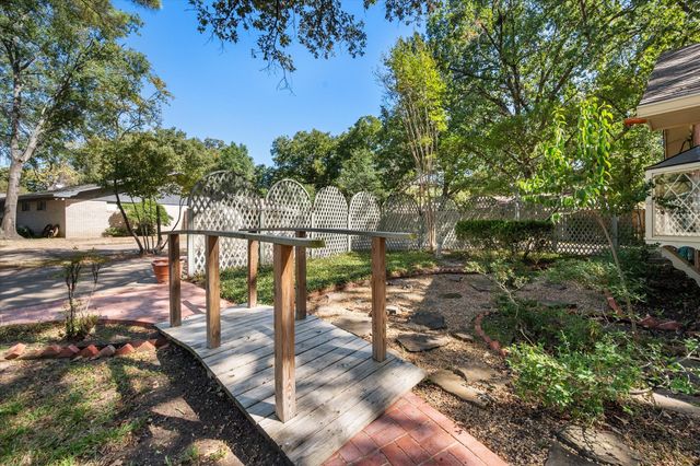 1009 Dobbins Road, Corsicana, TX 75110