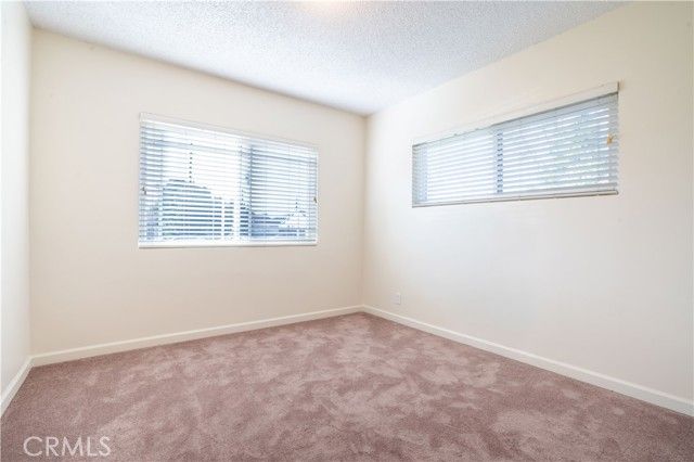 11018 Woodley, Granada Hills (los Angeles), CA 91344