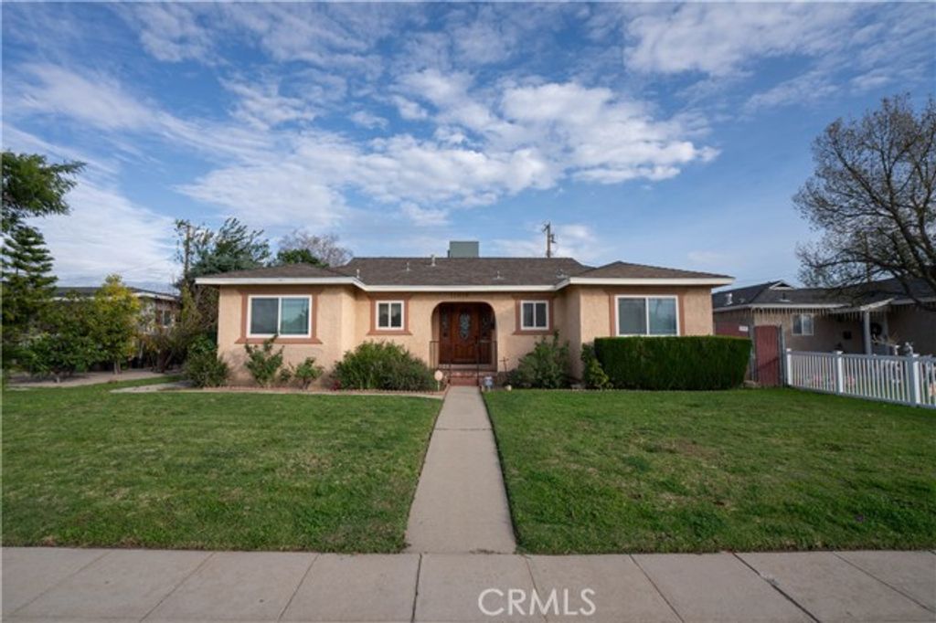 11018 Woodley, Granada Hills (los Angeles), CA 91344