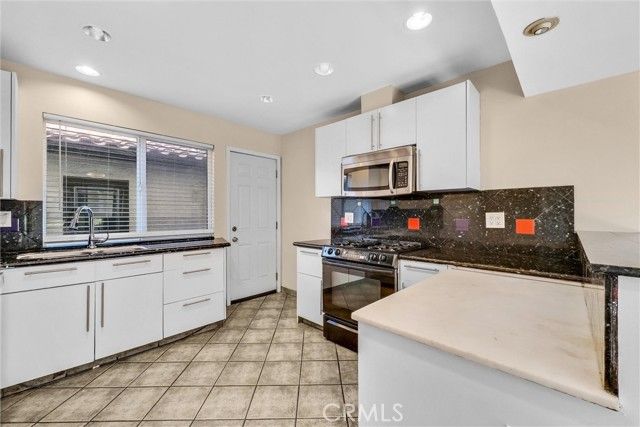 1077 Santo Antonio Drive 39, Colton, CA 92324