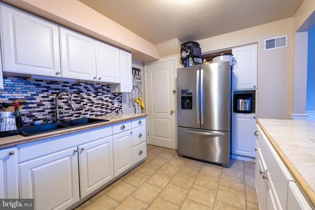 757 EMERALD DR, Lancaster, PA 17603