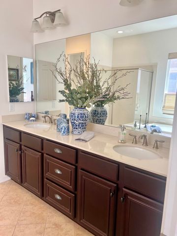 9909 Stockholm Place, Bakersfield, CA 93306