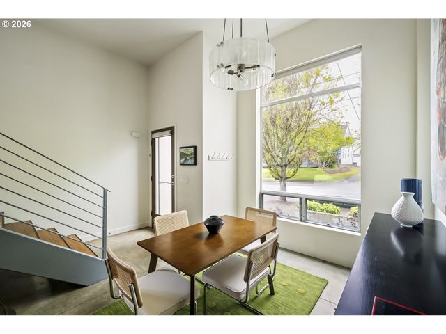 4442 Se STARK St, Portland, OR 97215