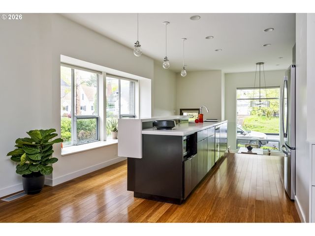 4442 Se STARK St, Portland, OR 97215