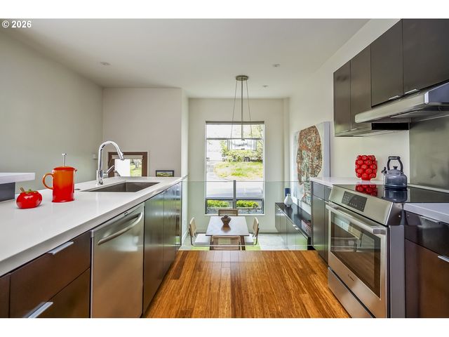 4442 Se STARK St, Portland, OR 97215