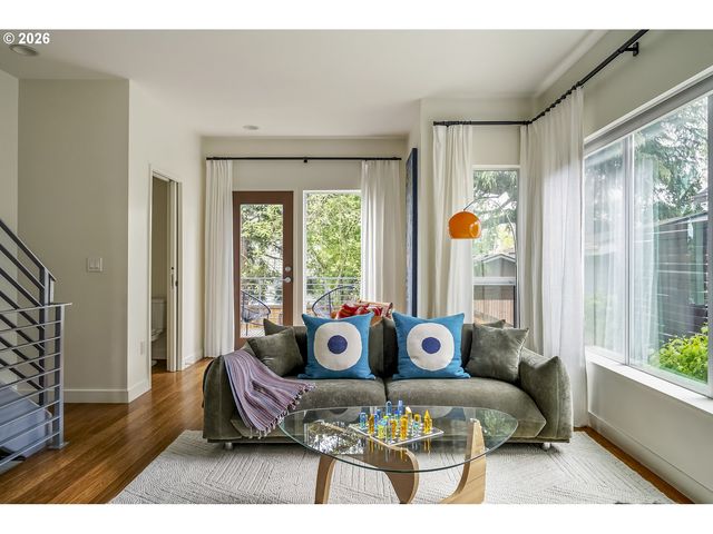 4442 Se STARK St, Portland, OR 97215