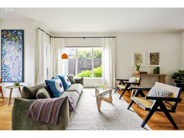 4442 Se STARK St, Portland, OR 97215