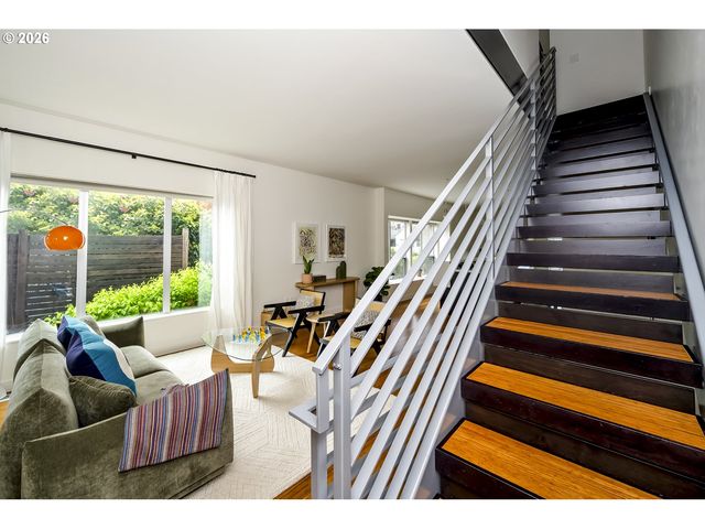 4442 Se STARK St, Portland, OR 97215