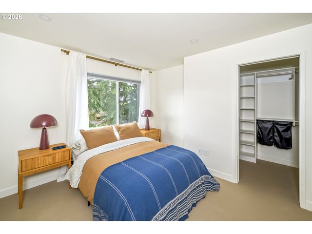 4442 Se STARK St, Portland, OR 97215