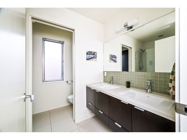 4442 Se STARK St, Portland, OR 97215