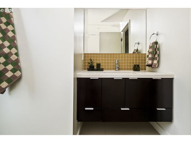 4442 Se STARK St, Portland, OR 97215