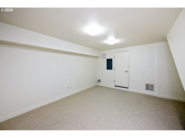 4442 Se STARK St, Portland, OR 97215