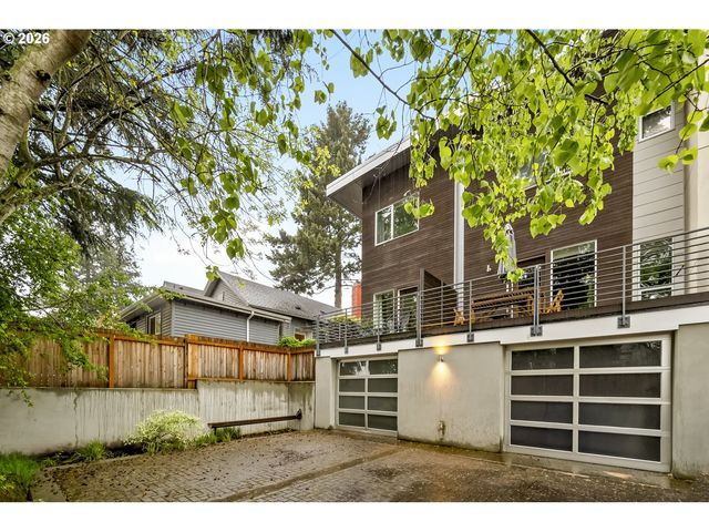 4442 Se STARK St, Portland, OR 97215