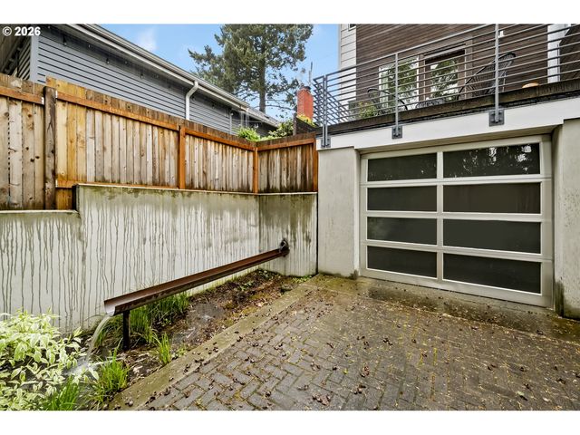 4442 Se STARK St, Portland, OR 97215