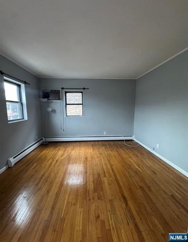 296 Stuyvesant A, Lyndhurst, NJ 07071