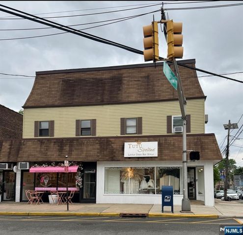 296 Stuyvesant A, Lyndhurst, NJ 07071