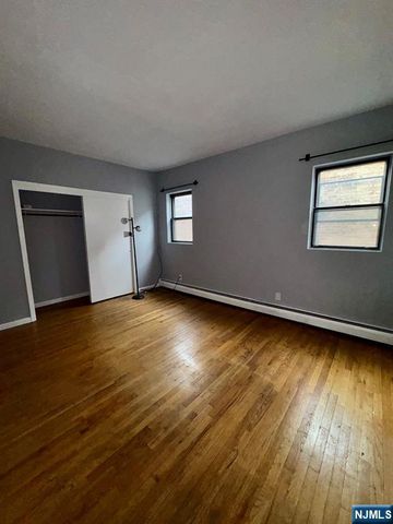 296 Stuyvesant A, Lyndhurst, NJ 07071