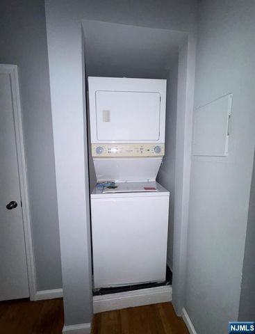 296 Stuyvesant A, Lyndhurst, NJ 07071