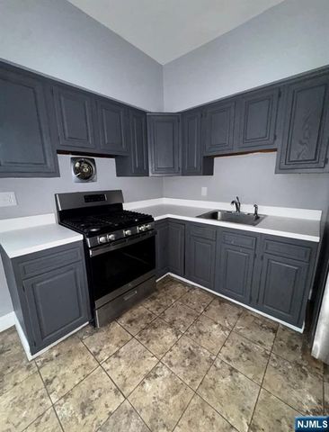 296 Stuyvesant A, Lyndhurst, NJ 07071