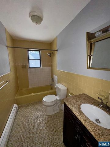 296 Stuyvesant A, Lyndhurst, NJ 07071