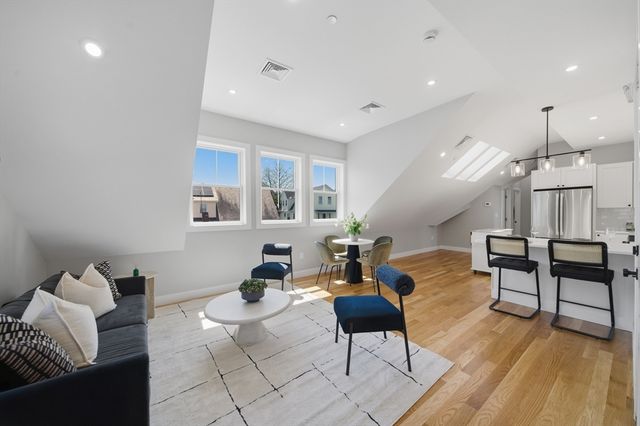 174 Walnut Street 3, Somerville, MA 02145