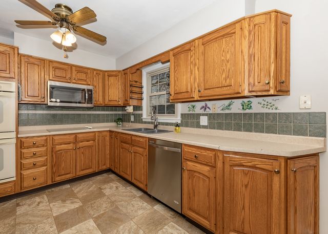 1109 14th Avenue, Orion, IL 61273