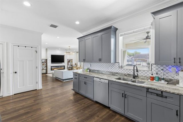 2510 W CARMEN STREET, Tampa, FL 33609