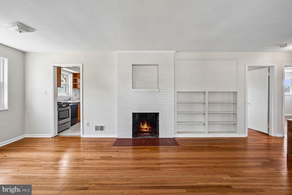 Image 15 of property listing at 1615 PARHAM PL, Silver Spring, MD 20903