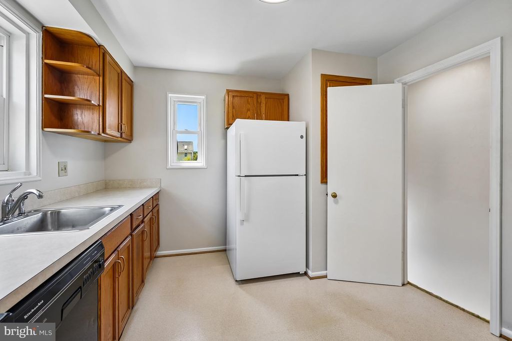 Image 17 of property listing at 1615 PARHAM PL, Silver Spring, MD 20903