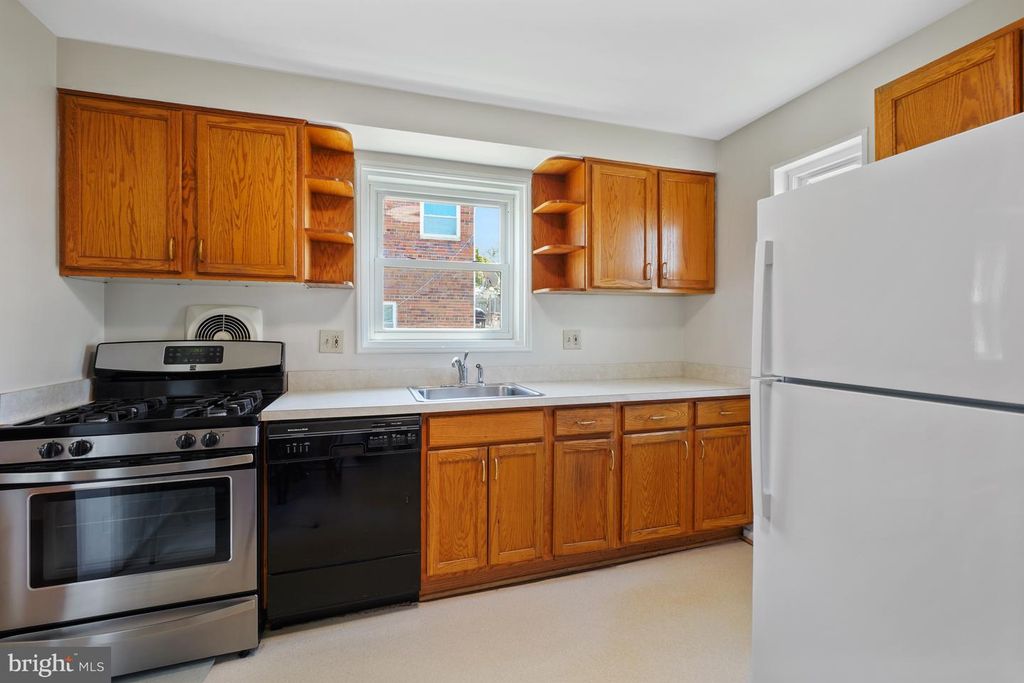 Image 19 of property listing at 1615 PARHAM PL, Silver Spring, MD 20903