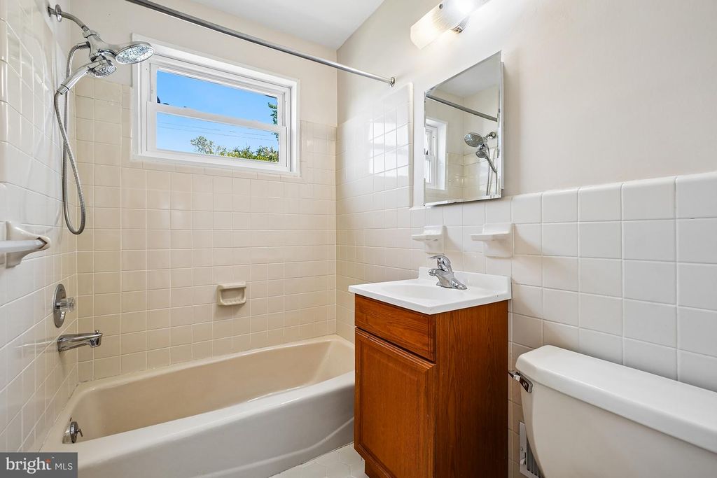 Image 23 of property listing at 1615 PARHAM PL, Silver Spring, MD 20903
