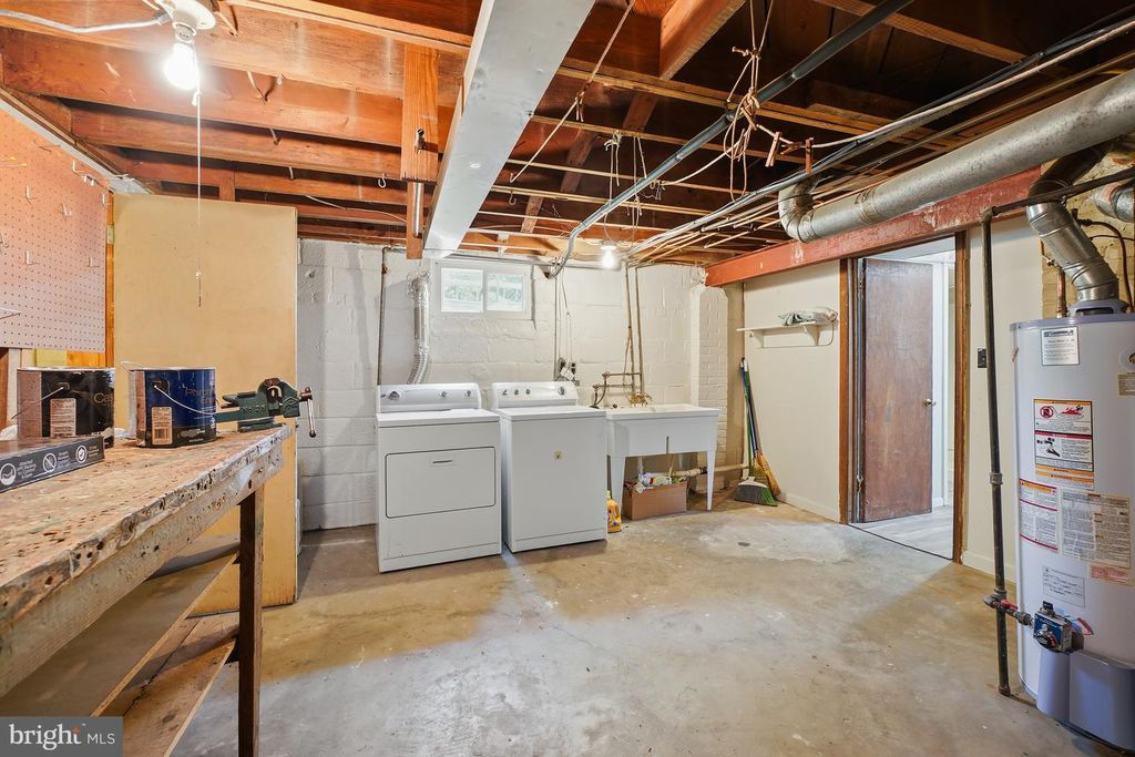 Image 34 of property listing at 1615 PARHAM PL, Silver Spring, MD 20903