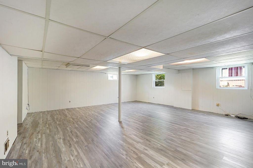 Image 41 of property listing at 1615 PARHAM PL, Silver Spring, MD 20903
