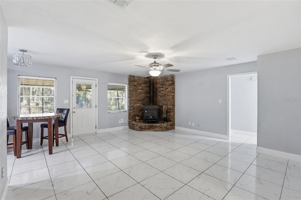 Image 12 of property listing at 11908 NW 164TH TERRACE, Alachua, FL 32615