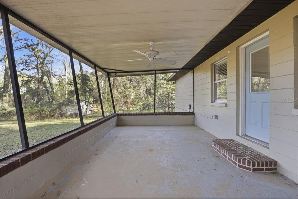 Image 19 of property listing at 11908 NW 164TH TERRACE, Alachua, FL 32615